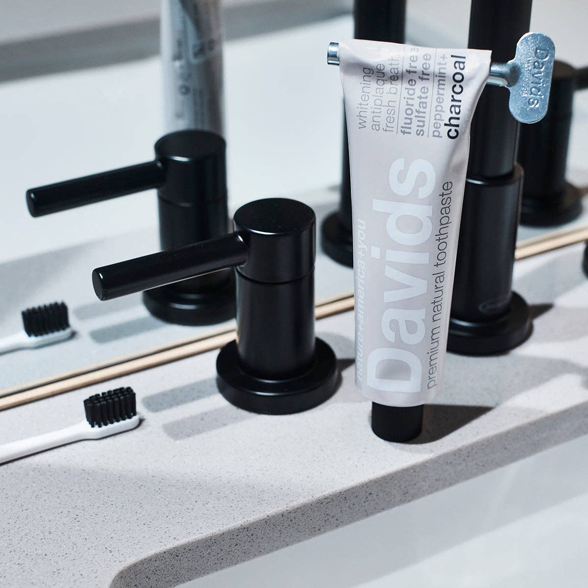 Charcoal & Peppermint Toothpaste - Image 4