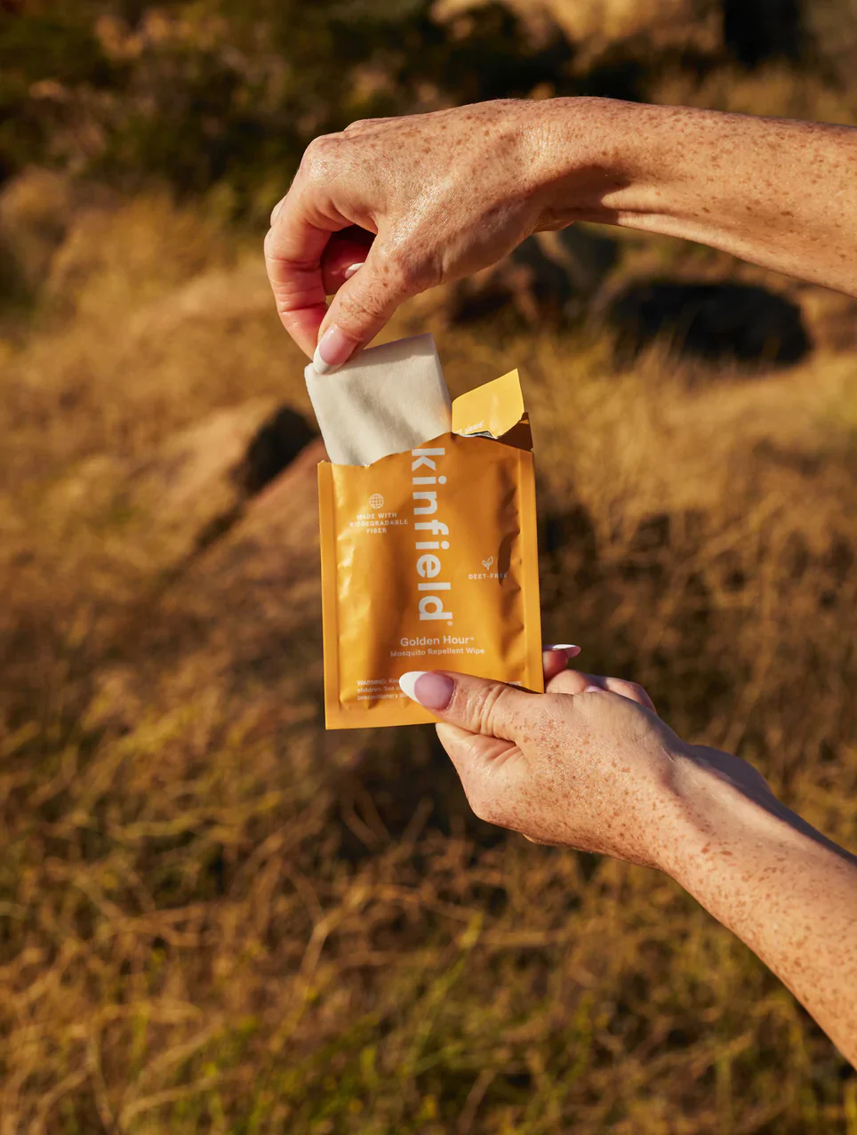 Golden Hour Wipes Mosquito Repellent 12-pack - Image 3