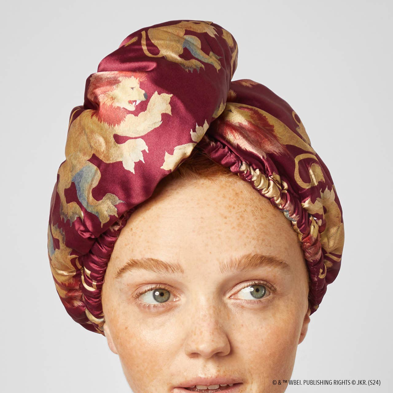 Harry Potter x Kitsch Satin-Wrapped Hair Towel - Gryffindor - Image 2