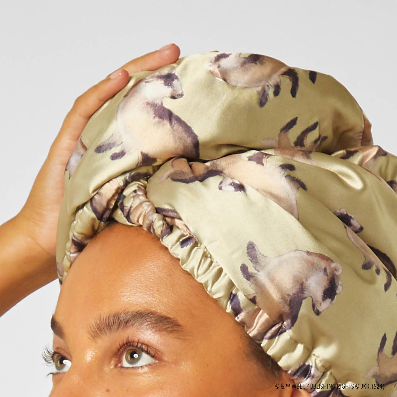 Harry Potter x Kitsch Satin-Wrapped Hair Towel - Hufflepuff - Image 5