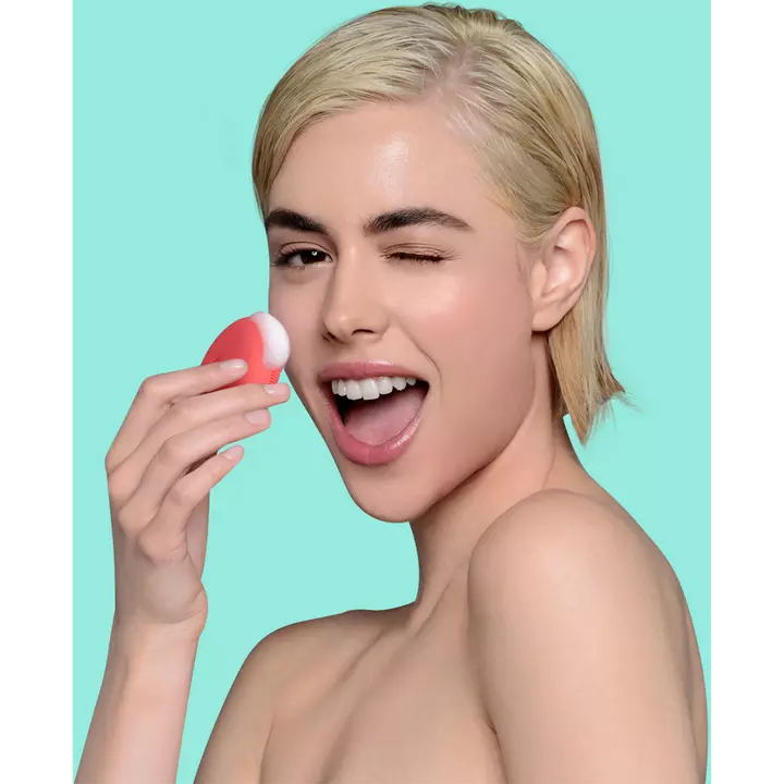 LUNA Play Plus 2 Facial Cleansing Massager - Image 2