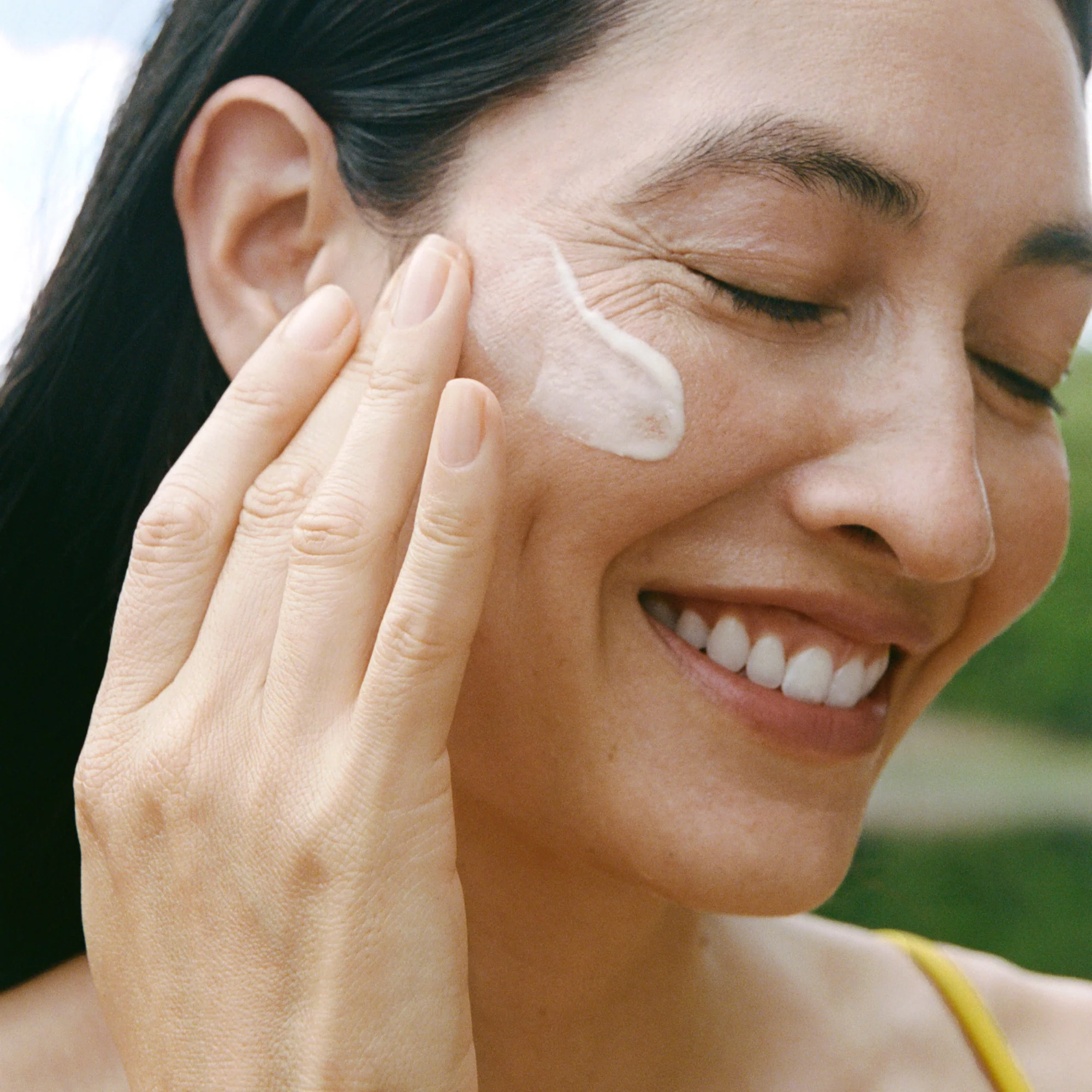 Mountain Glow Golden Serum - Image 2