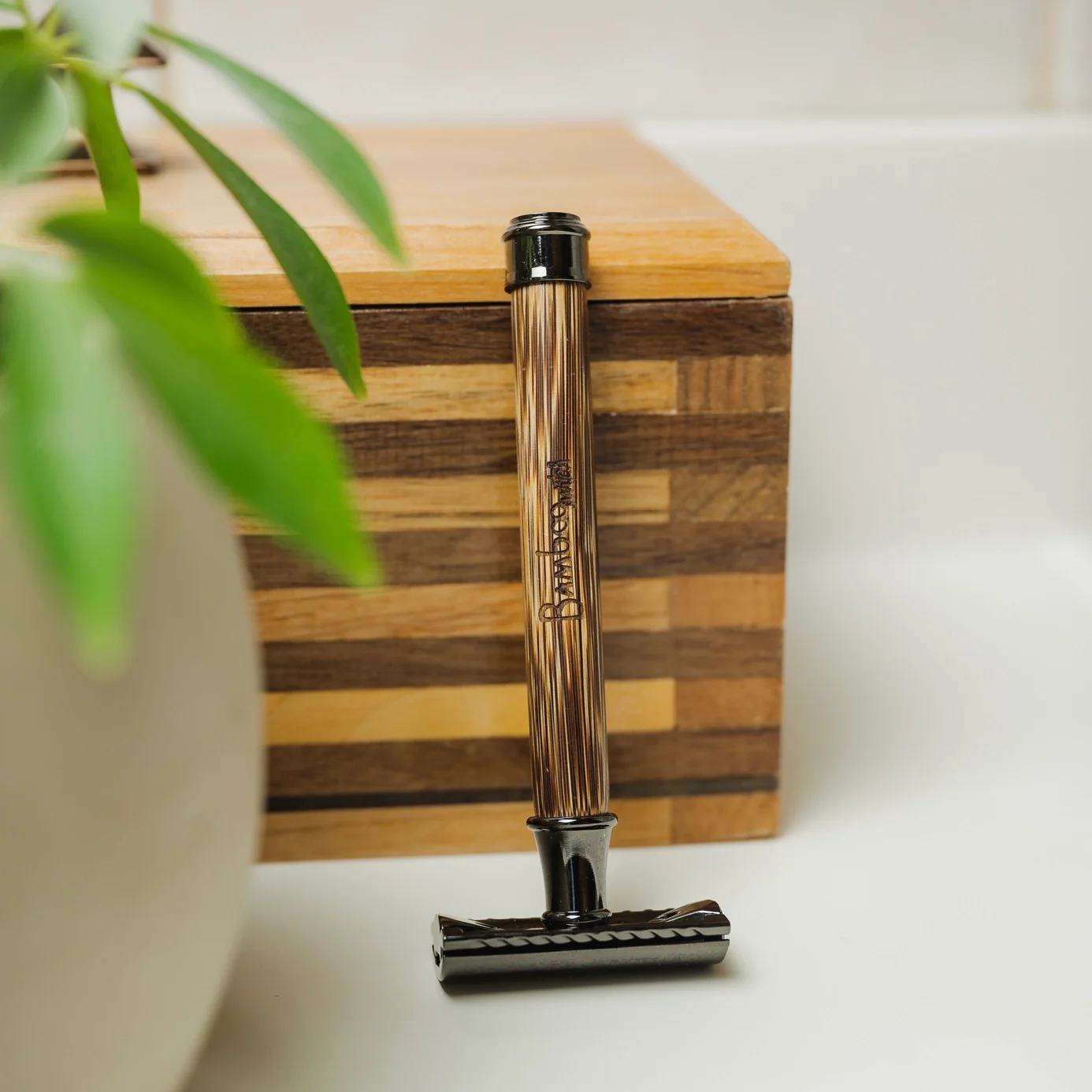 Safety Razor Stainless Steel and Bamboo - Image 2