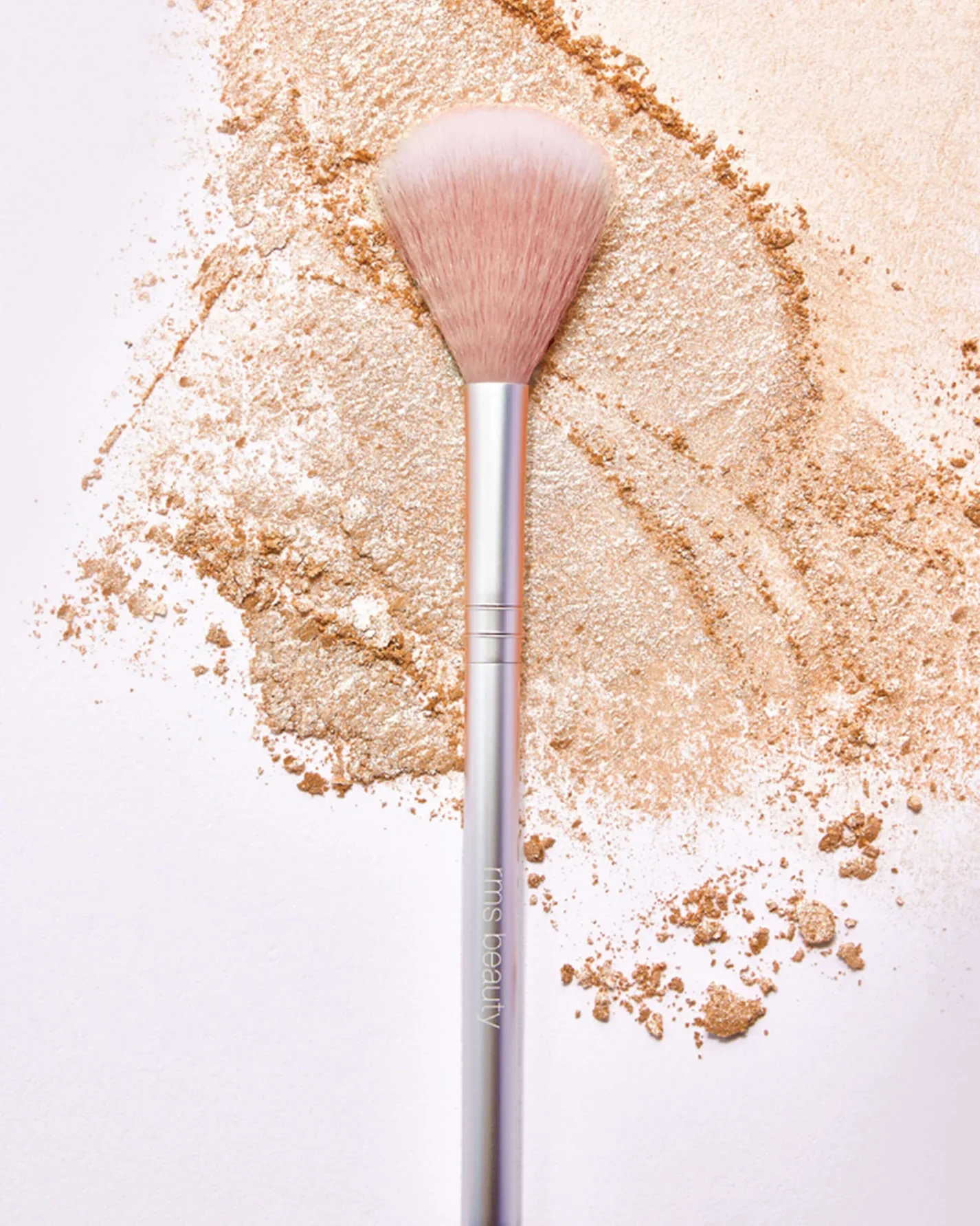 Skin2Skin Classic Fan Brush - Image 2