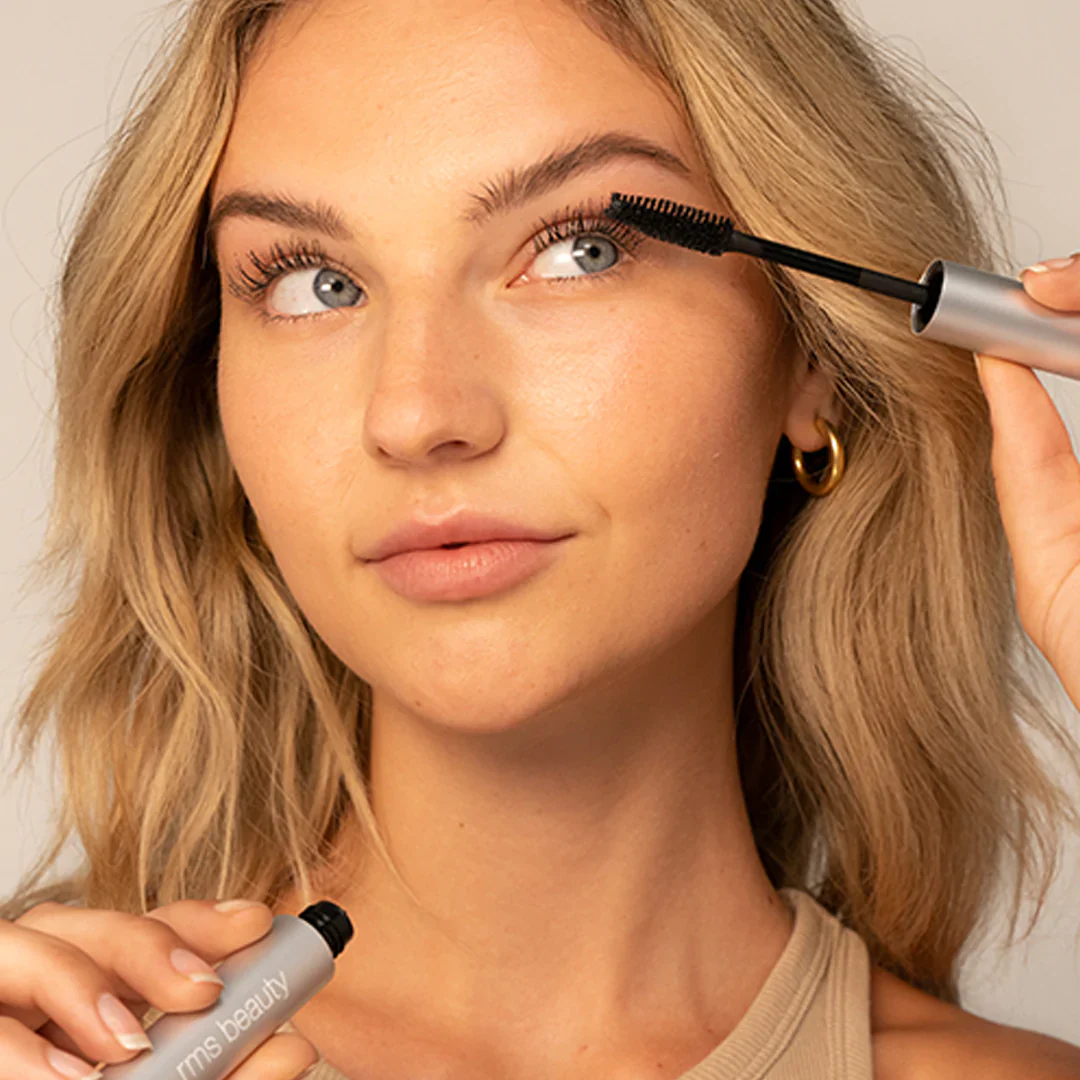 Straight Up Volumizing Peptide Mascara - Image 4