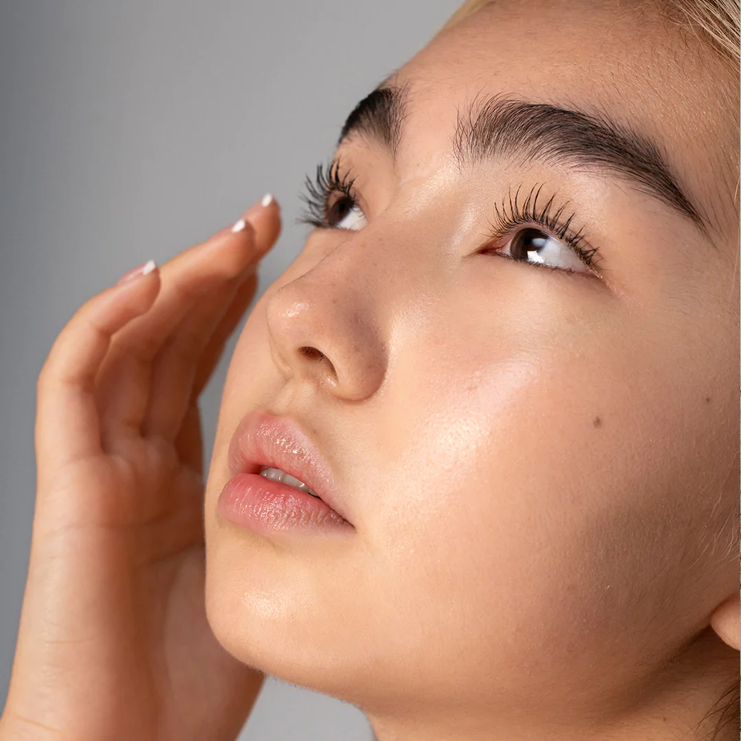 Straight Up Volumizing Peptide Mascara - Image 6