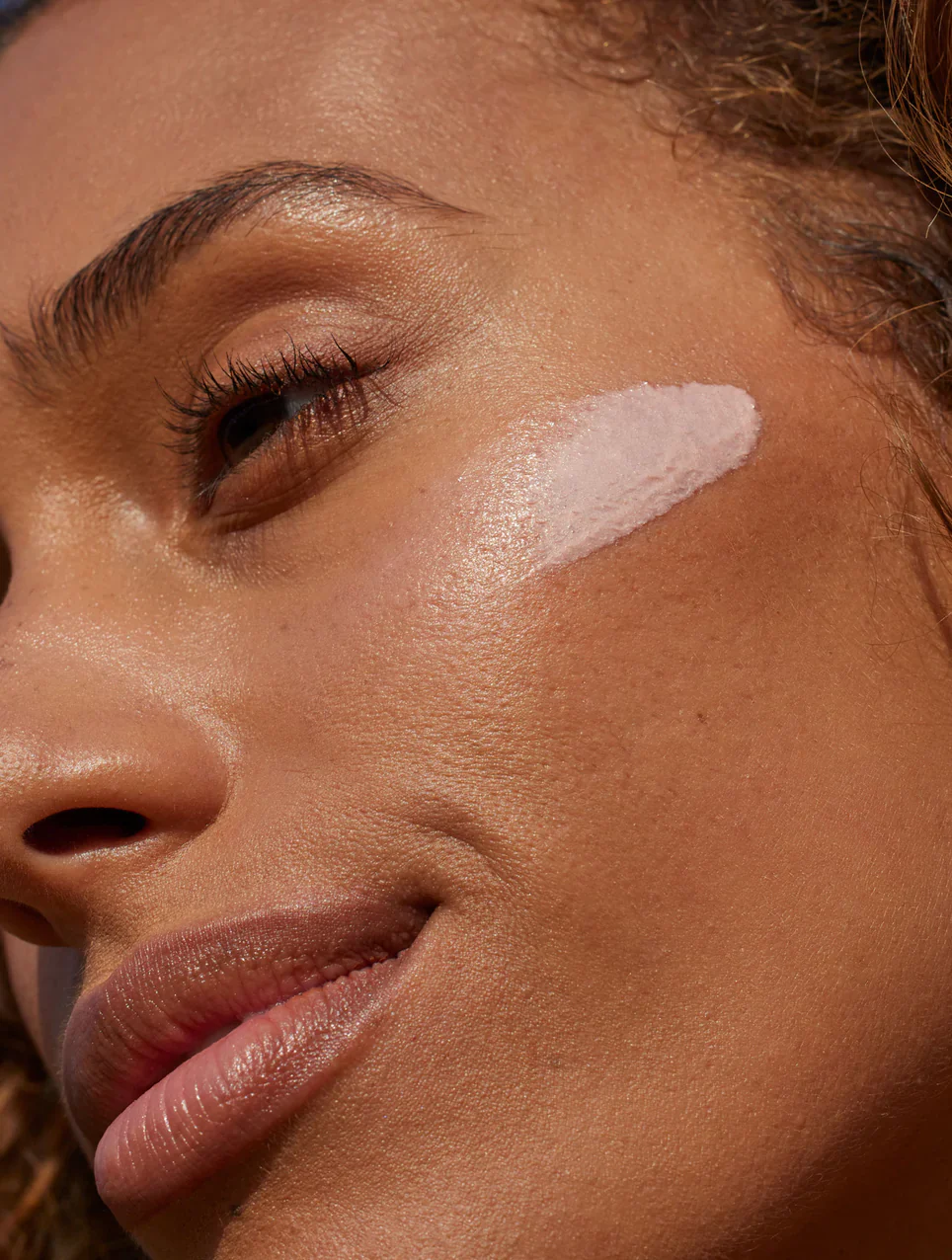 Sunglow SPF 35 Luminizing Face Sunscreen Lotion - Image 3