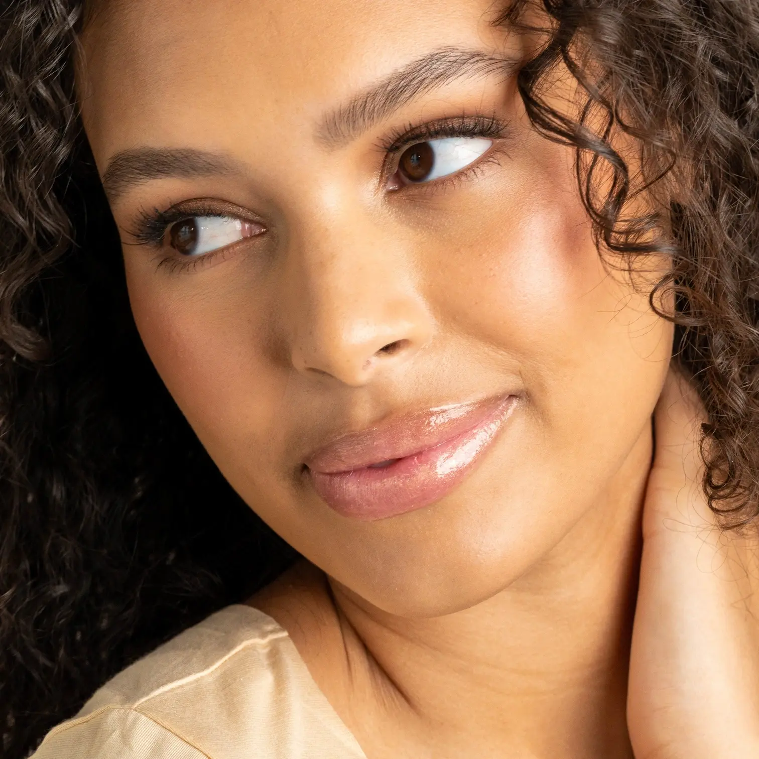 The Rose Gold Slip One Luxe Gloss - Image 4