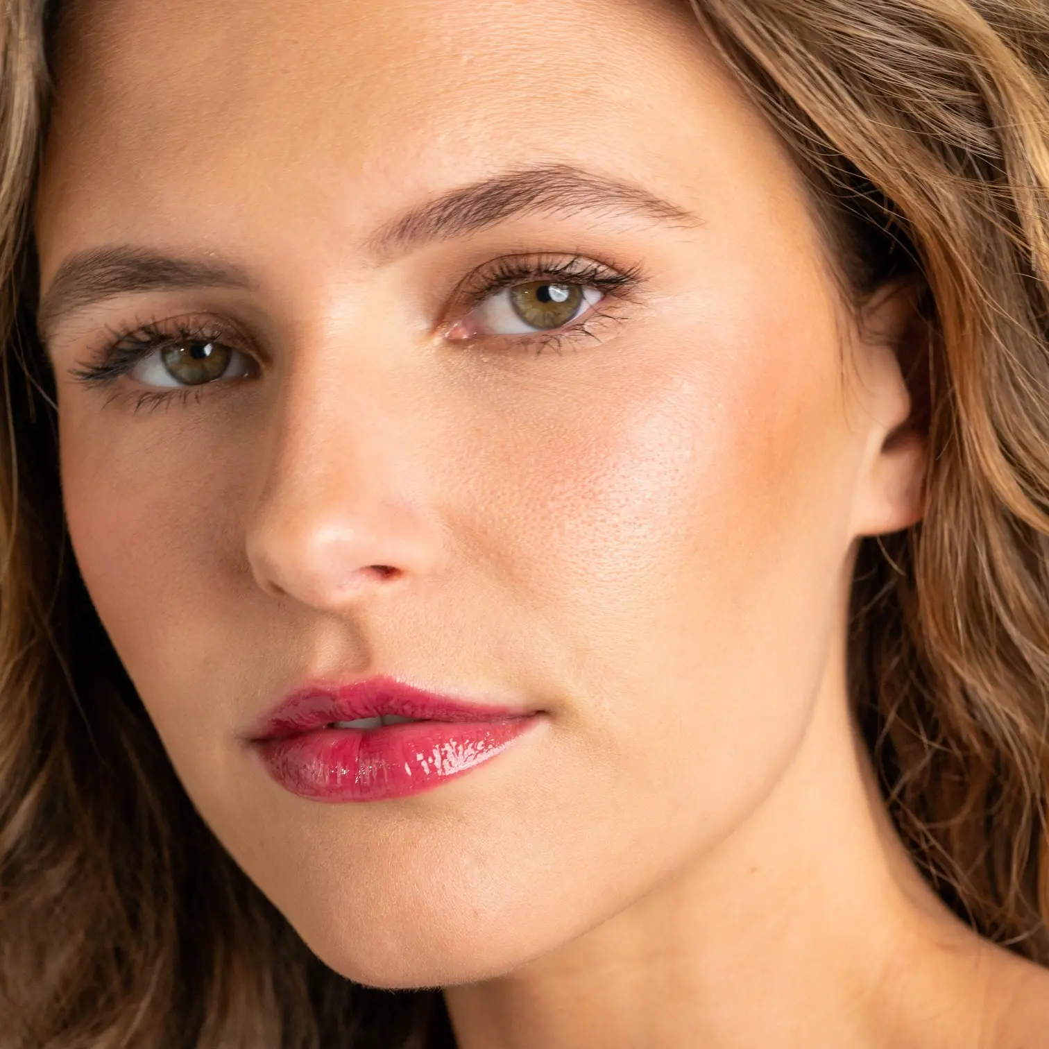 The Wild Berry Slip One Luxe Gloss - Image 4