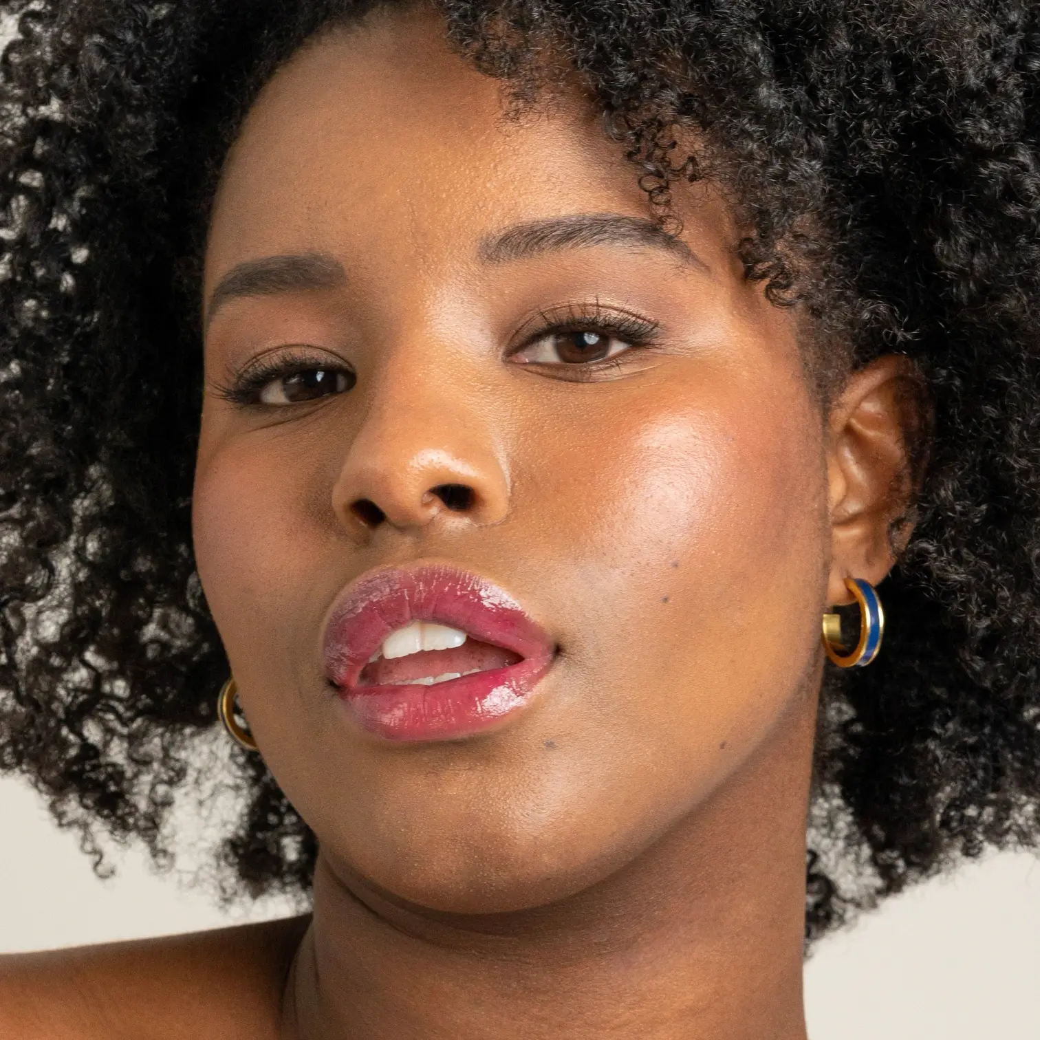 The Wild Berry Slip One Luxe Gloss - Image 5