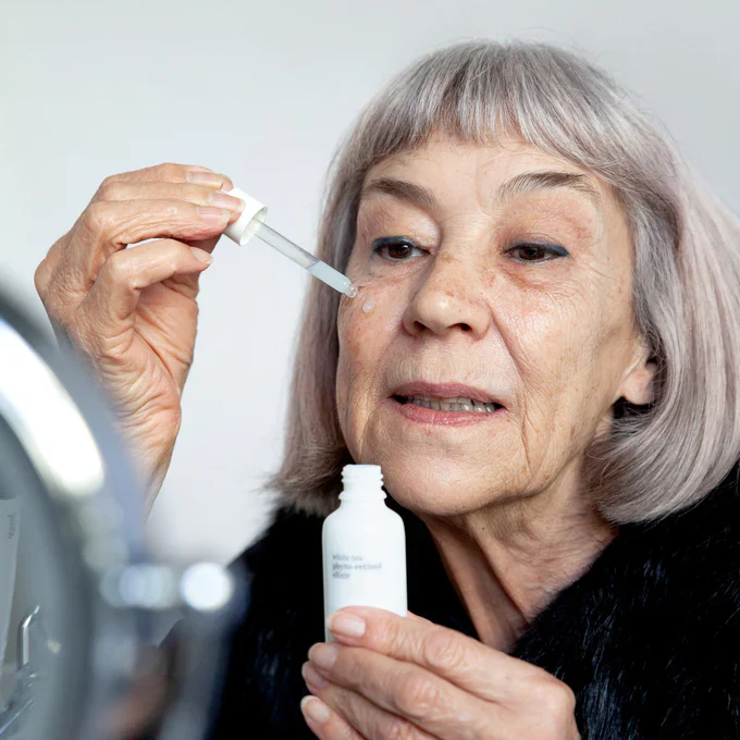 White Tea Phyto-Retinol Elixir - Image 2
